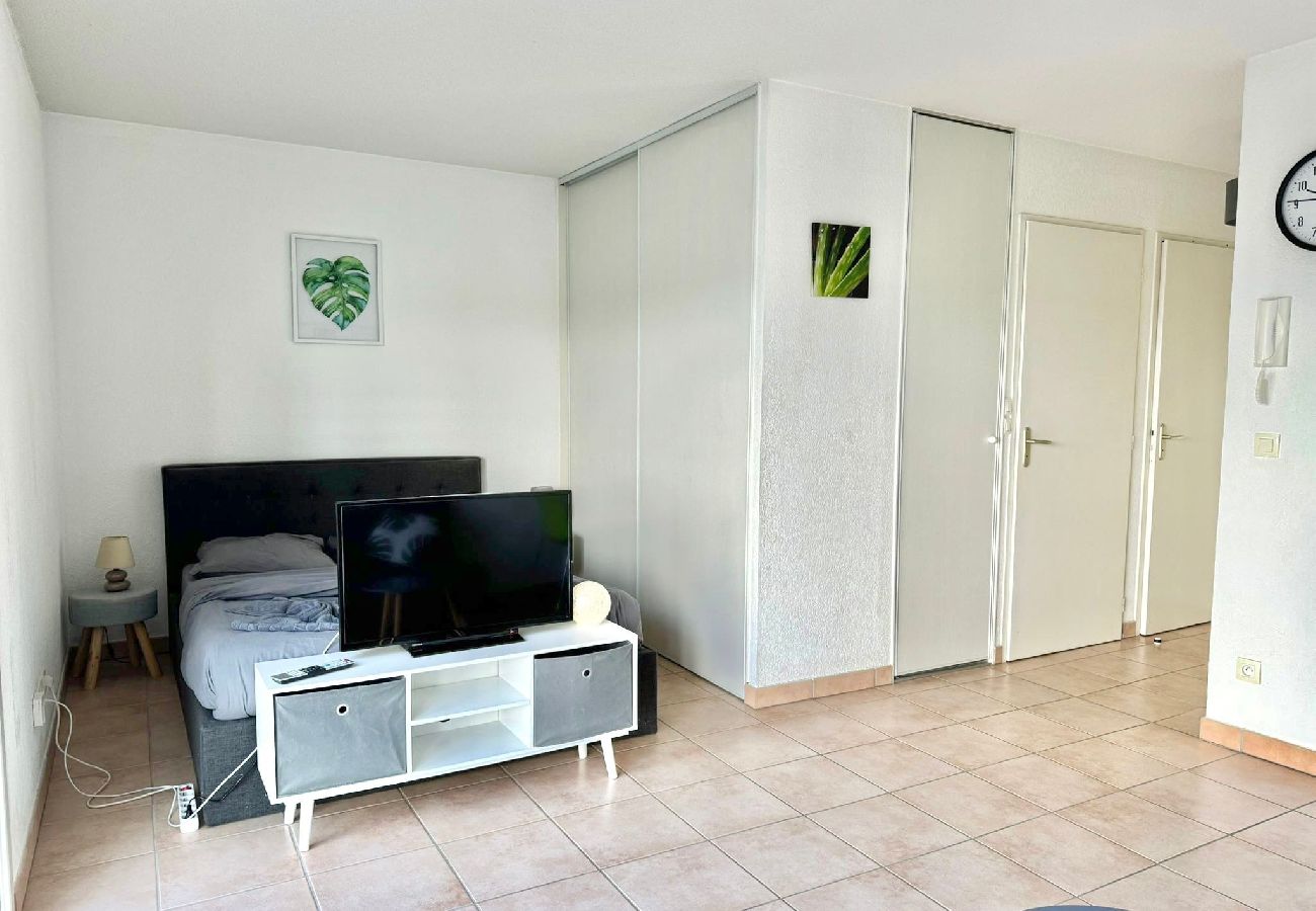 Studio in Annemasse - M36 *Marquer* Studio gare avec parking 