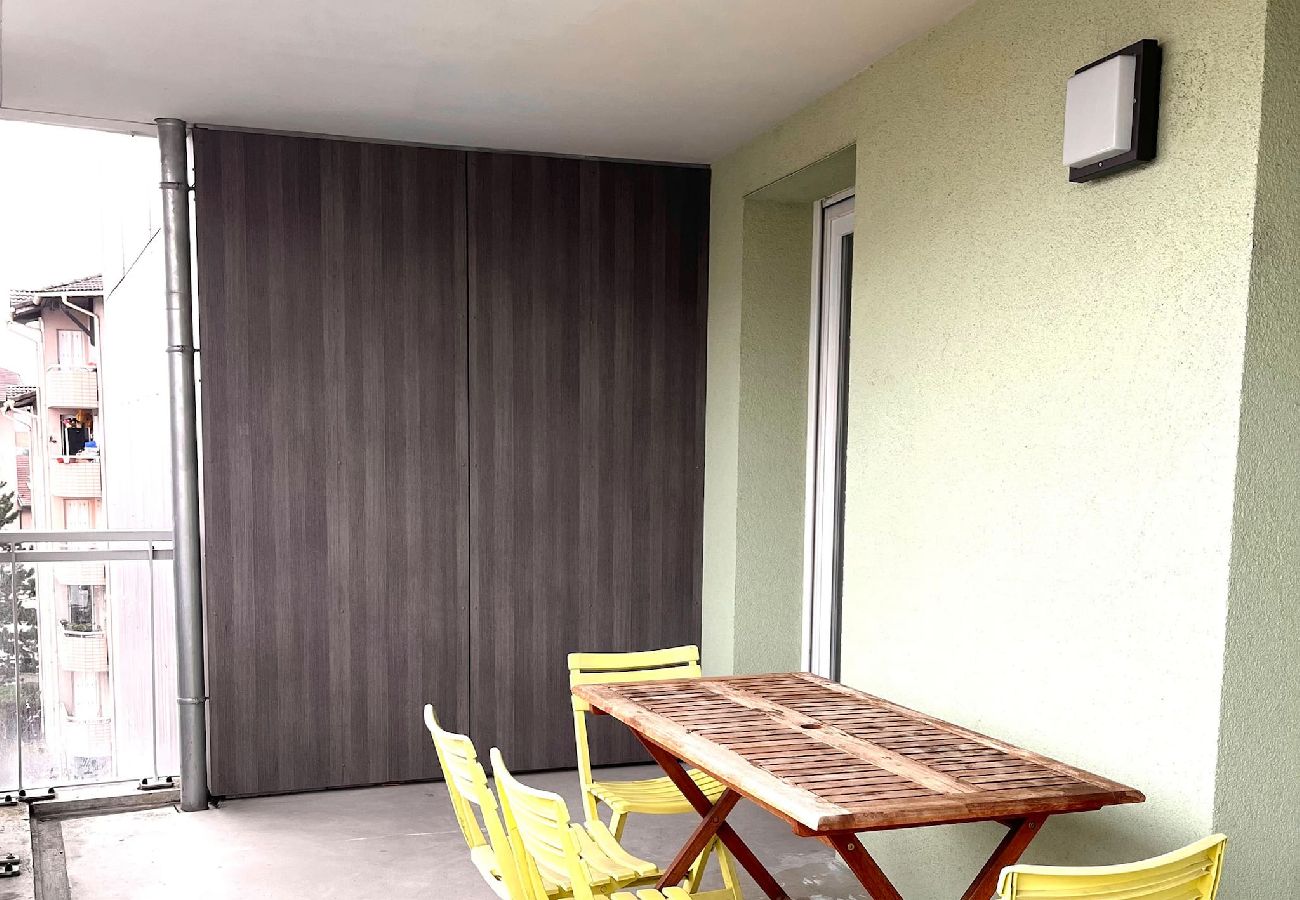 Apartment in Annemasse - M14 *Marquer* Appartement T3 Annemasse  avec garage et balcon 