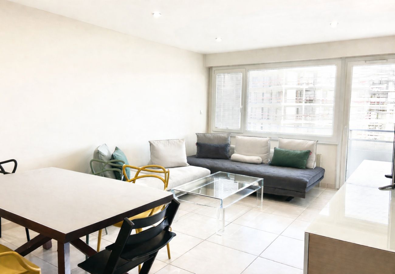 Apartment in Annemasse - M45 *Marquer* Grand T3 centre-ville avec balcons 