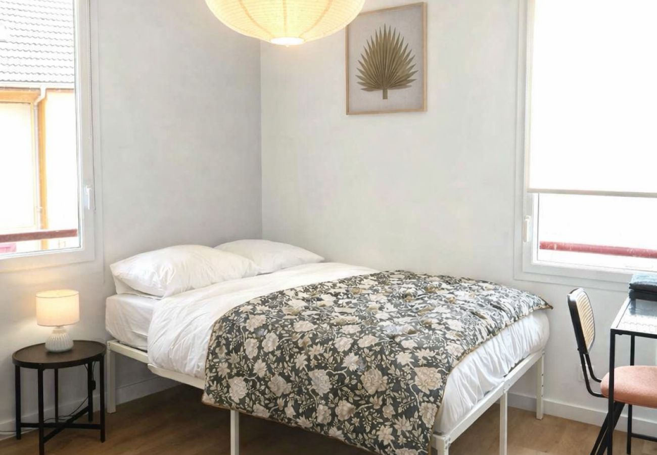 Apartment in Gaillard - M077 T4 Havre de paix moderne à Gaillard