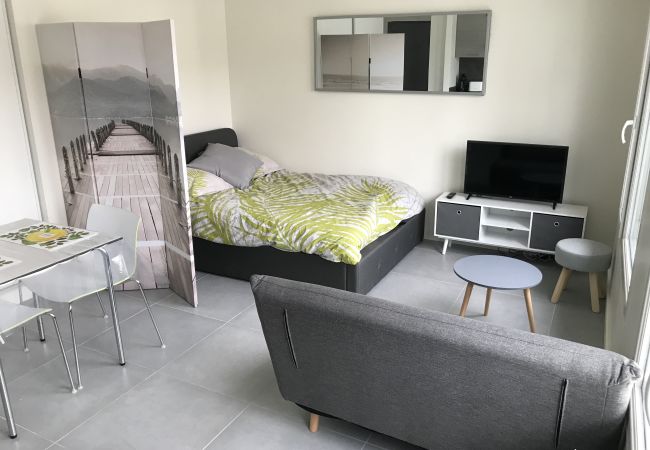 Studio in Annemasse - M84*Marquer*Studio Heulot Studio in Annemasse - M84*Marquer*Studio Heulot