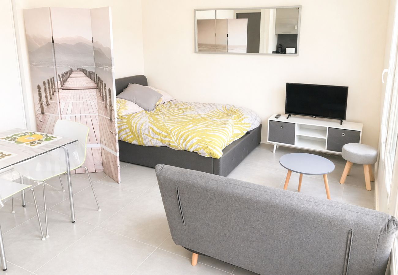Studio in Annemasse - M084 Studio Chic & Moderne, Tout Équipé