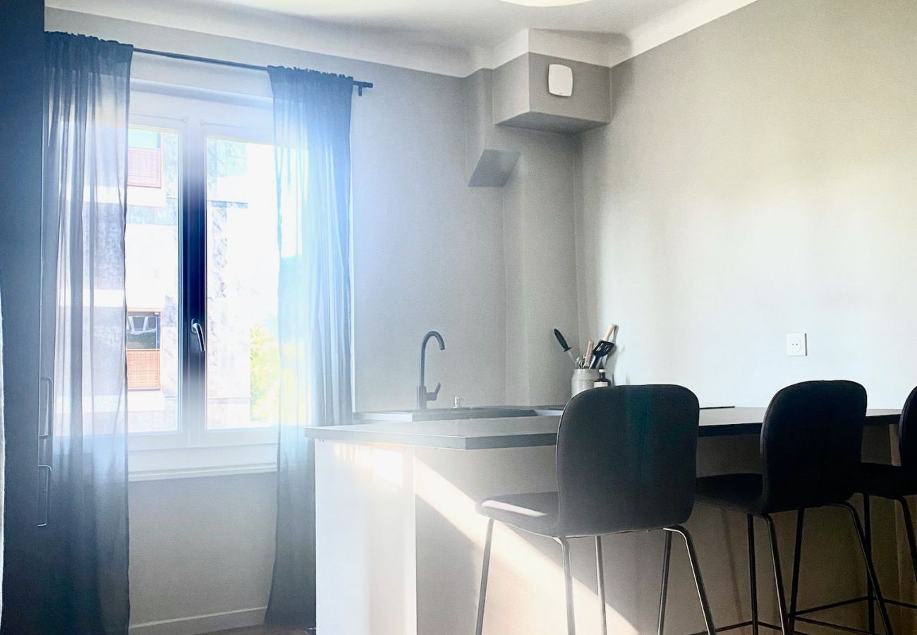 Rent by room in Annemasse - M82*Chambre Malbrande