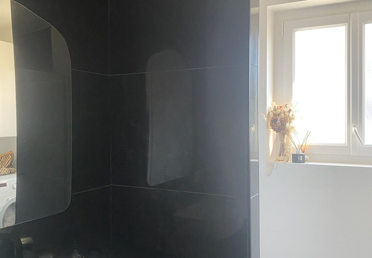 Rent by room in Annemasse - M82*Chambre Malbrande