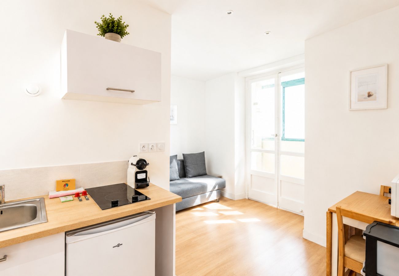 Apartment in Annemasse - M107 T2 Chaleureux et moderne, Gare.