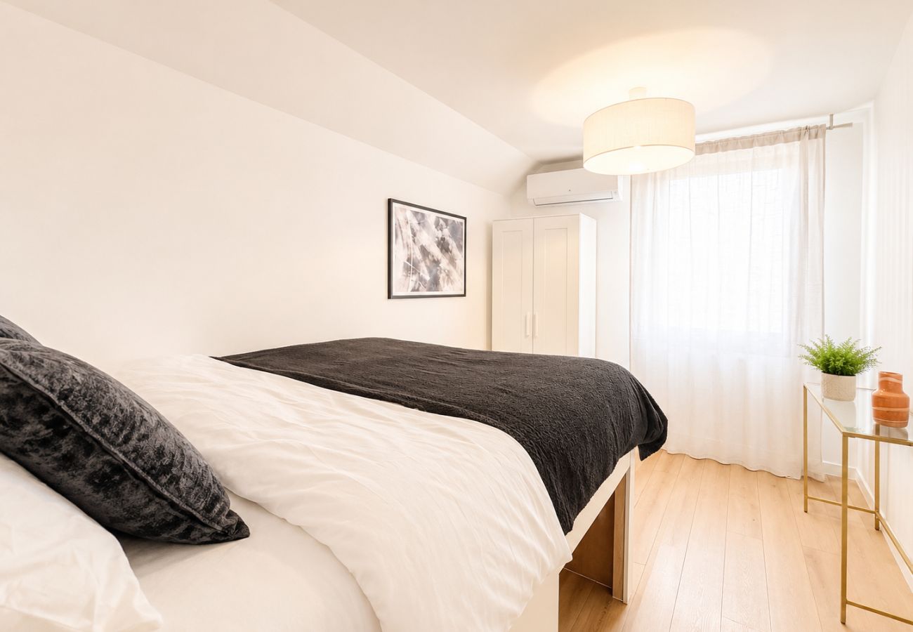 Apartment in Gaillard - M112 Accueillant T4 avec balcon