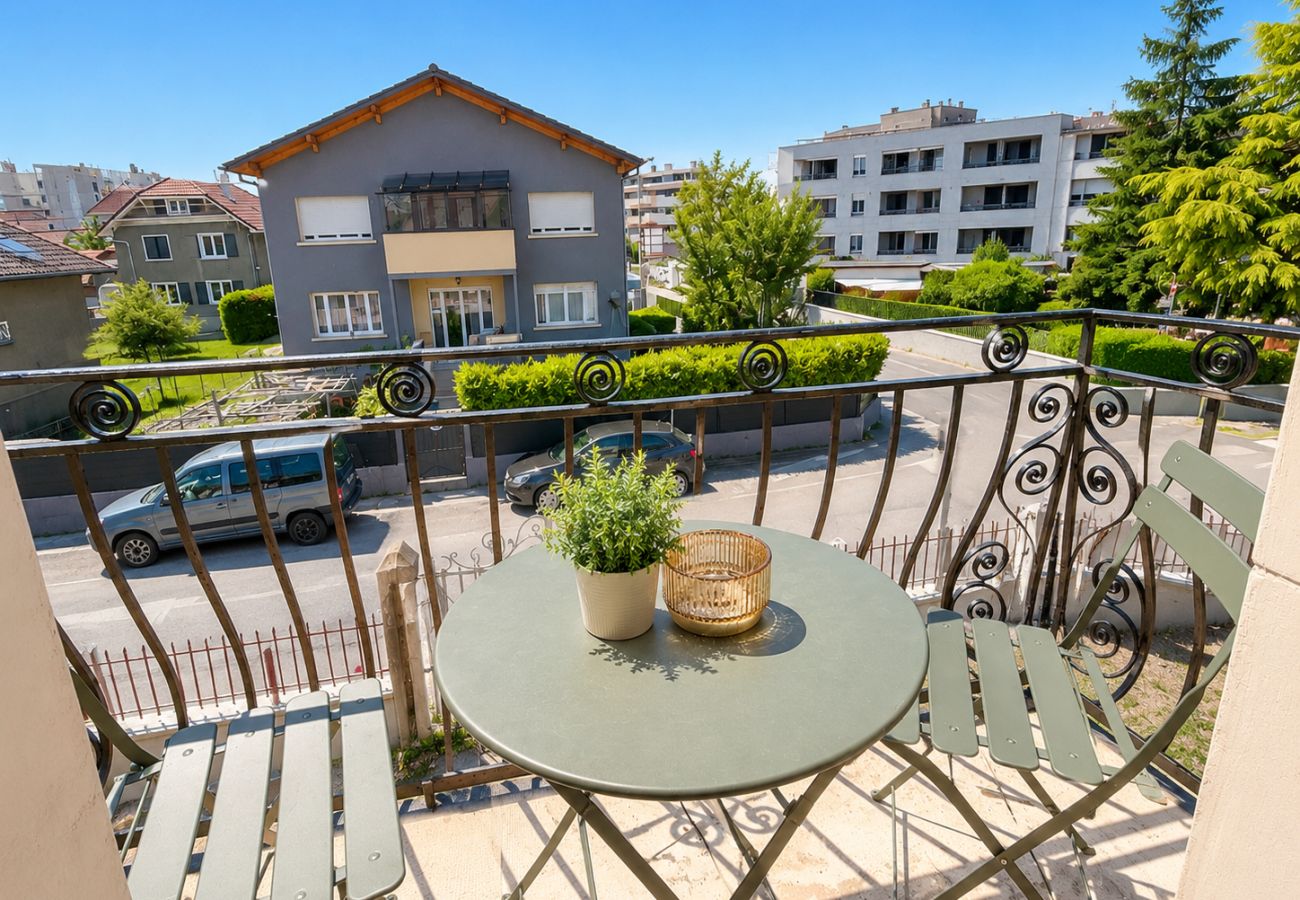 Apartment in Gaillard - M112 Accueillant T4 avec balcon