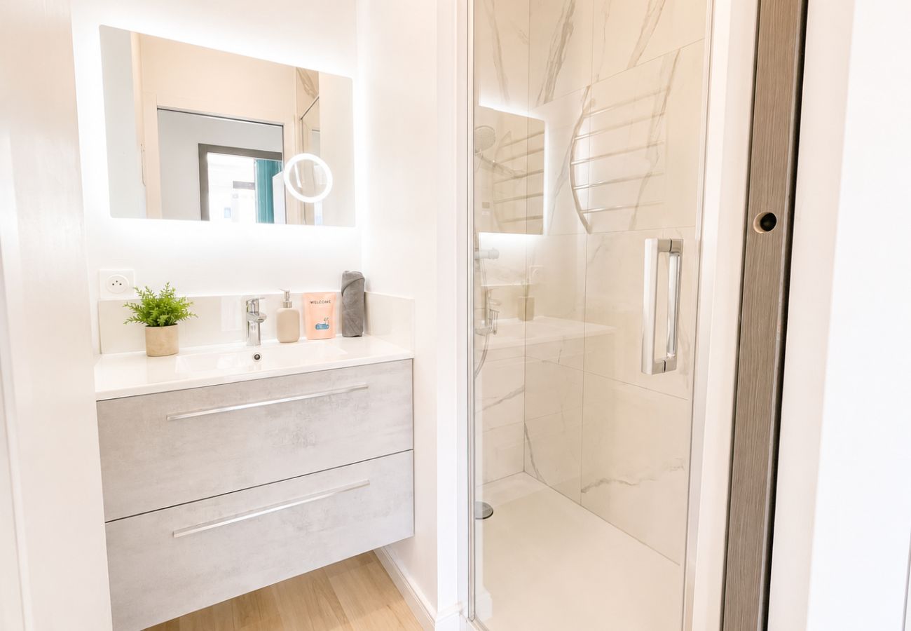 Apartment in Annemasse - M117 T2 calme, gare.
