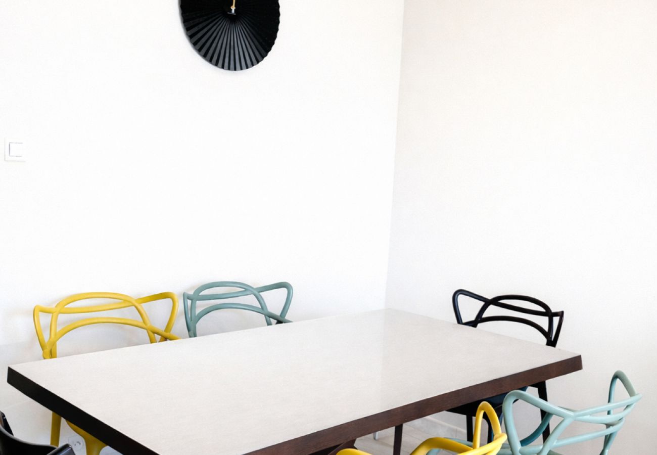 Appartement à Annemasse - M45 *Marquer* Grand T3 centre-ville avec balcons 