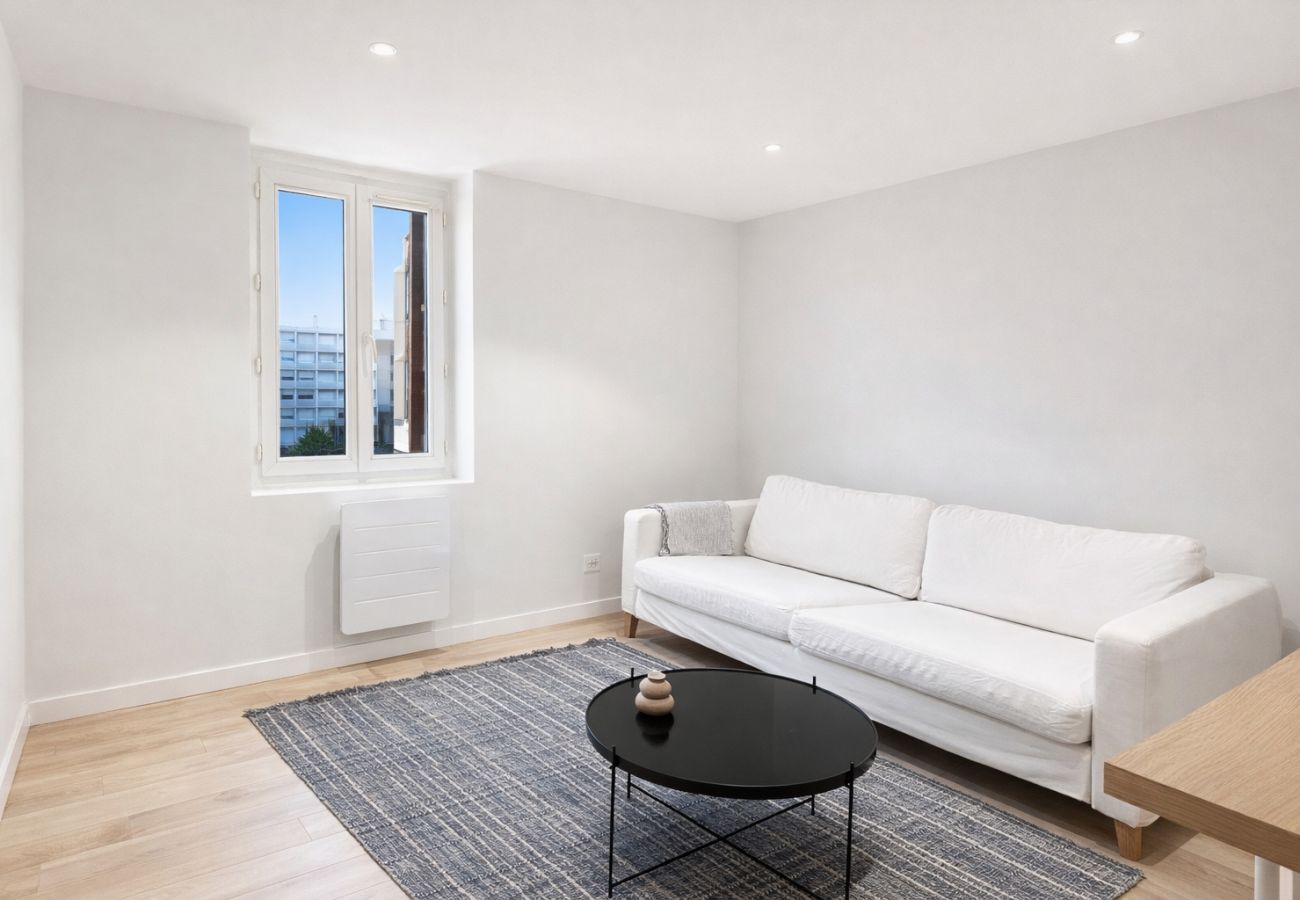 Chambres d'hôtes à Annemasse - M75 Joli Chambre proche du centre ville 