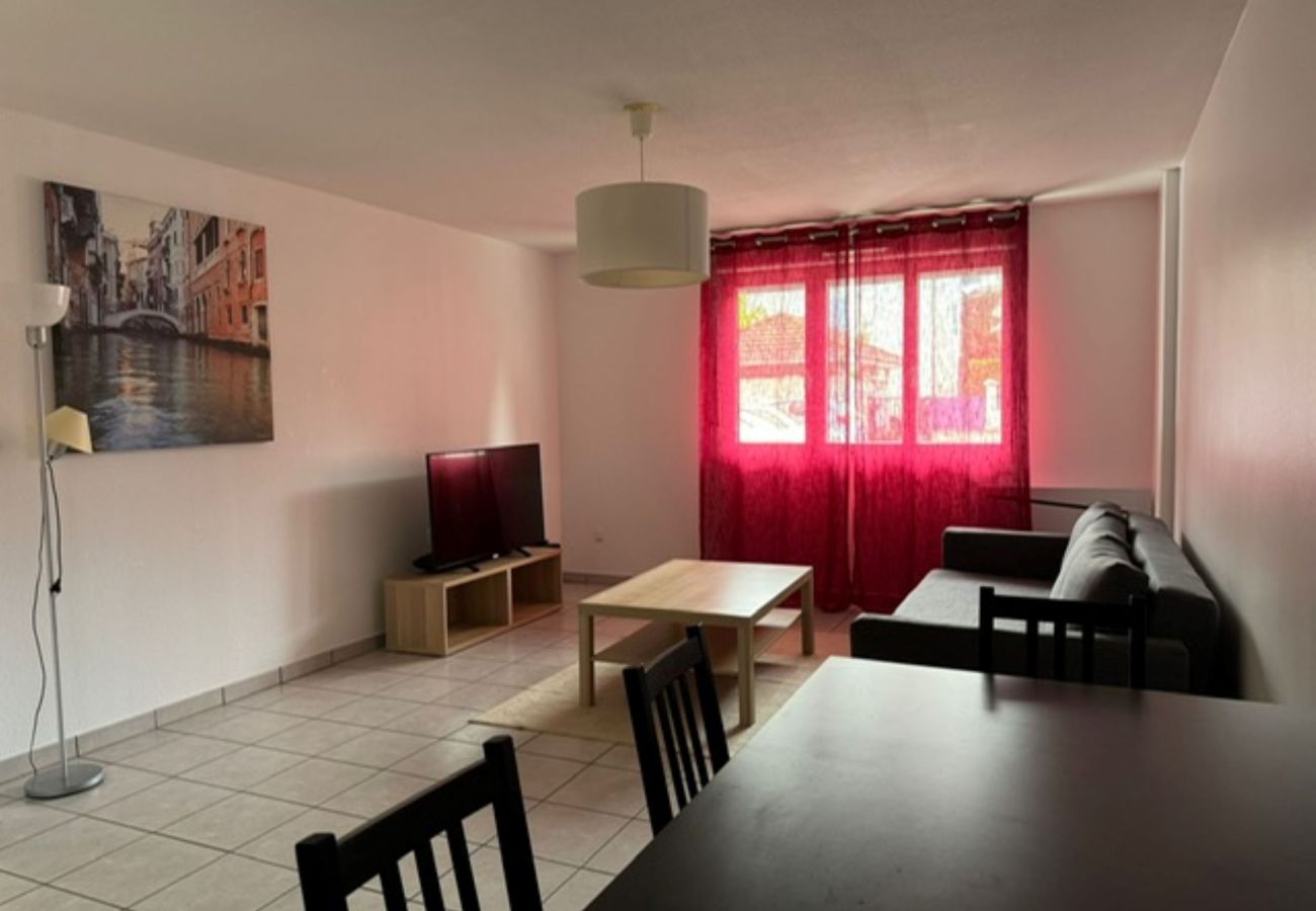 Appartement à Ville-la-Grand - M63*Marquer*T2 au calme 