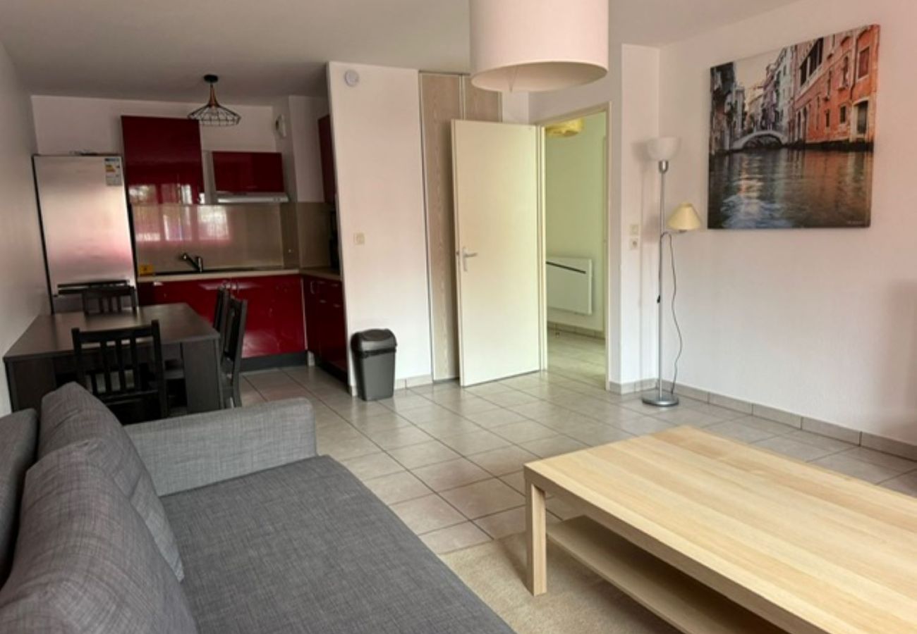 Appartement à Ville-la-Grand - M63*Marquer*T2 au calme 