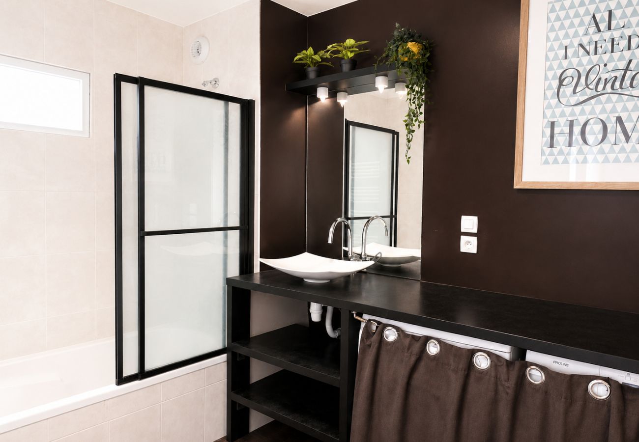 Appartement à Etrembières - M076 T2 Chaleureux avec balcon verdoyant