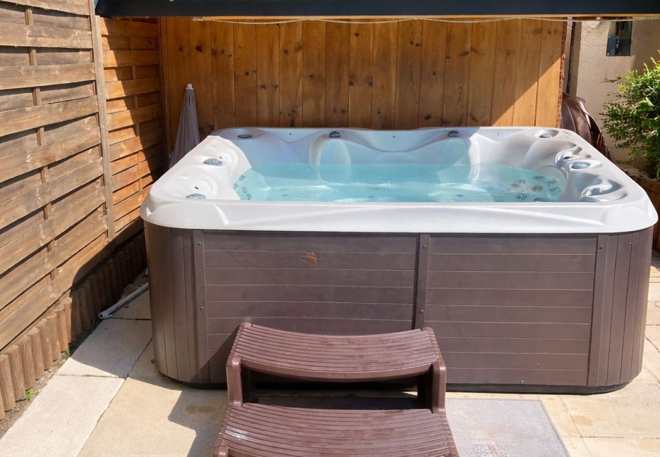 Maison à Annecy - jolie maison avec sauna et piscine