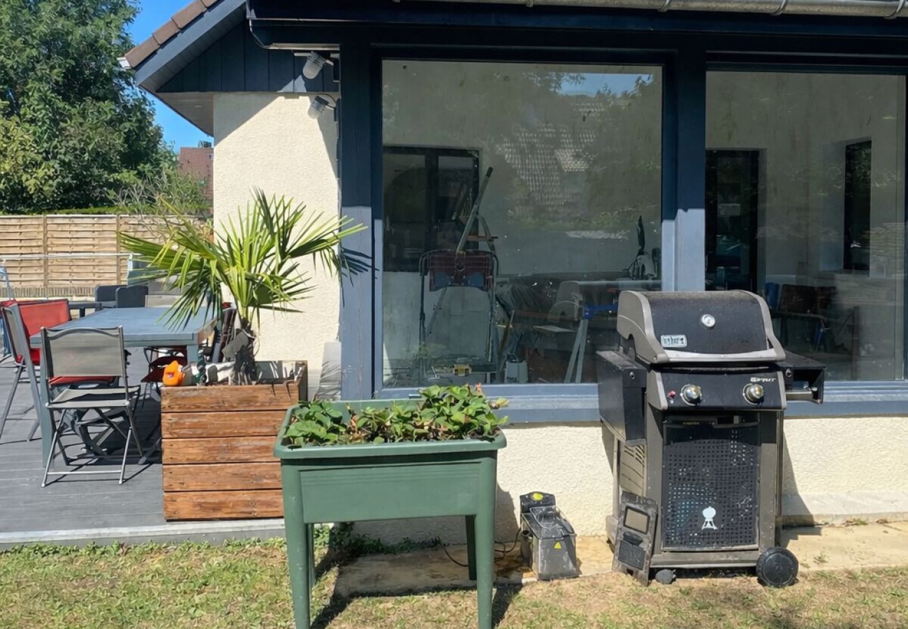 Maison à Annecy - jolie maison avec sauna et piscine