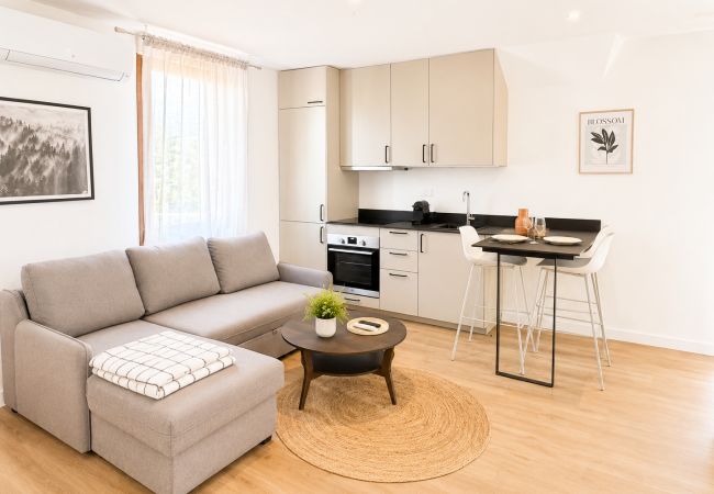 Appartement à Gaillard - M112 Accueillant T4 avec balcon