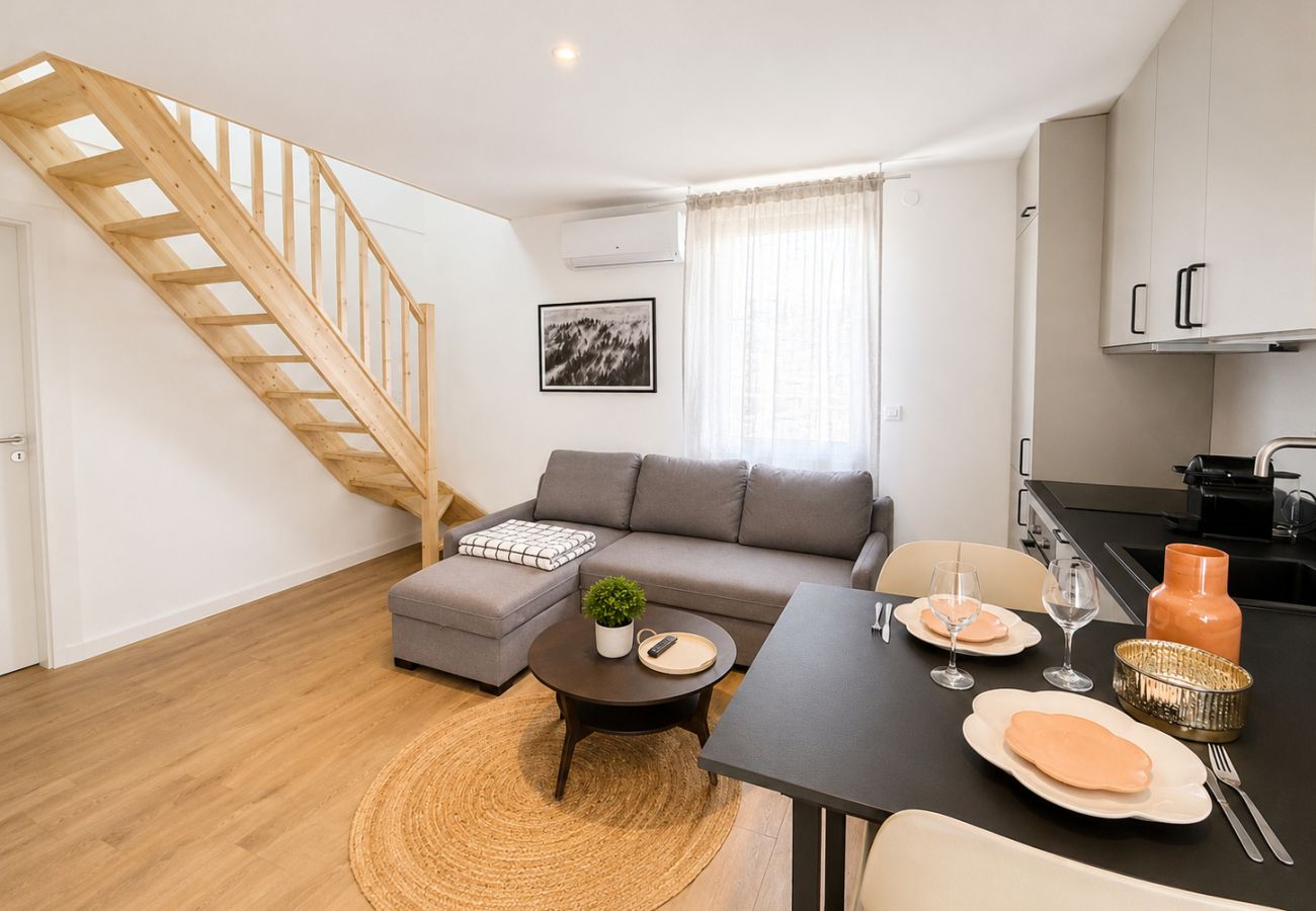 Appartement à Gaillard - M112 Accueillant T4 avec balcon