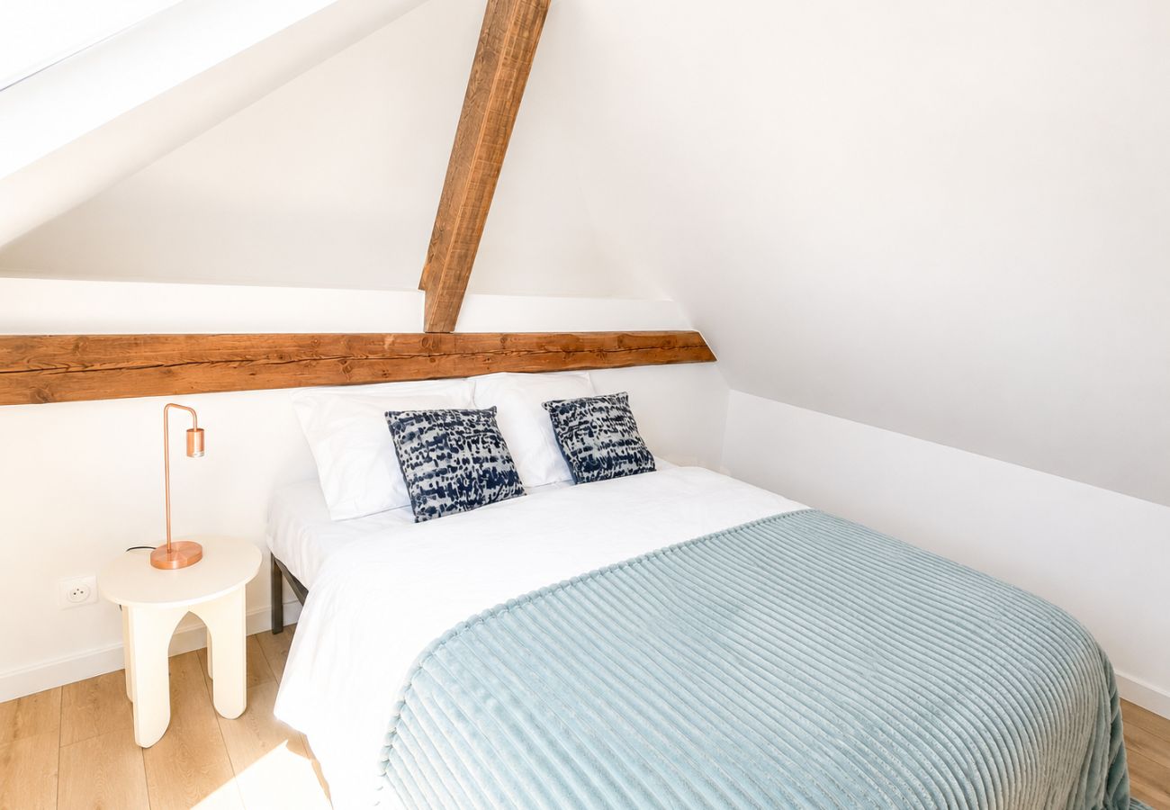 Appartement à Gaillard - M112 Accueillant T4 avec balcon