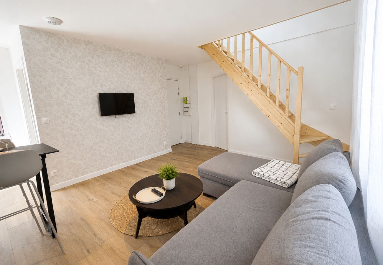 Appartement à Gaillard - M112 Accueillant T4 avec balcon