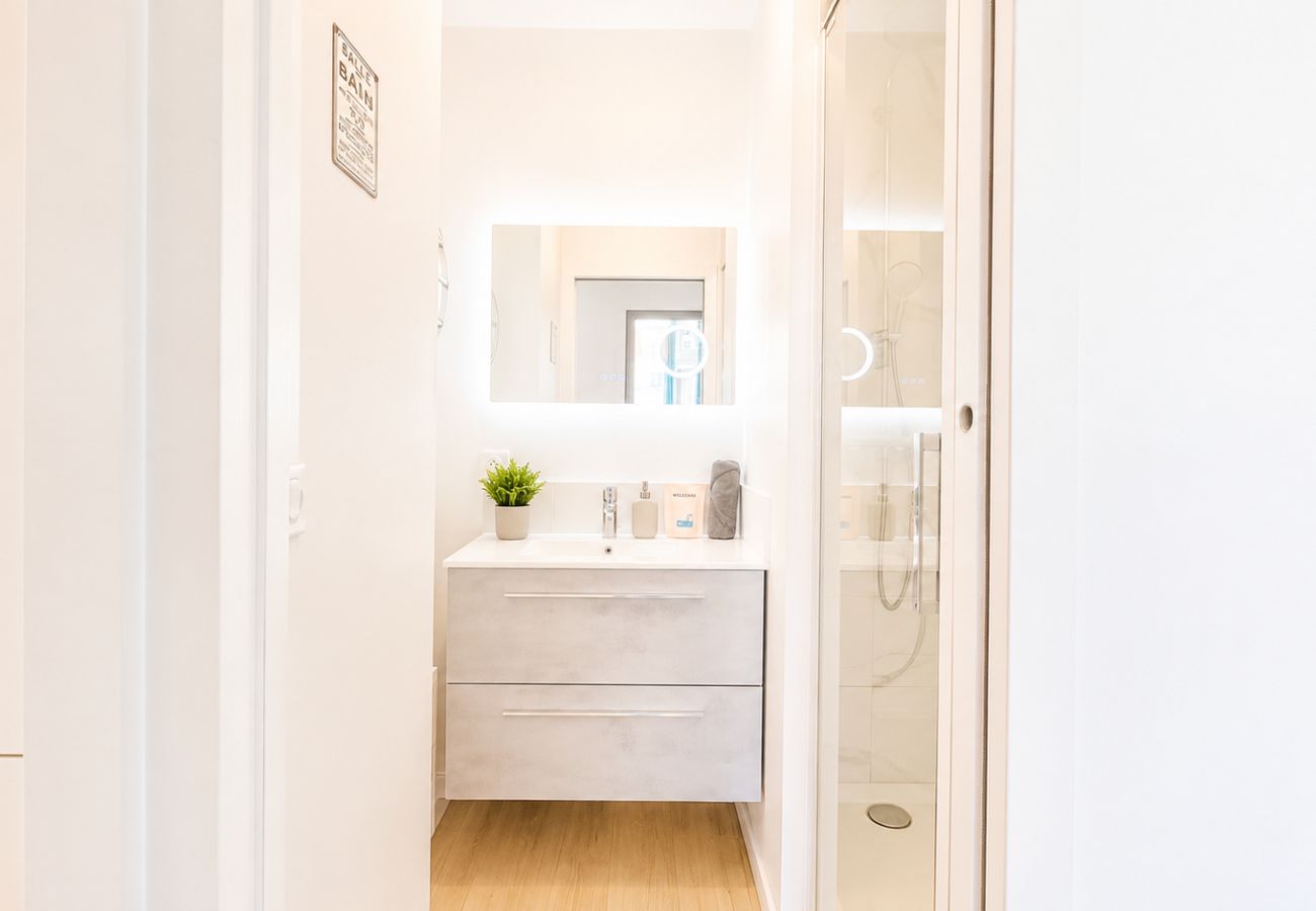 Appartement à Annemasse - M117 T2 calme, gare.